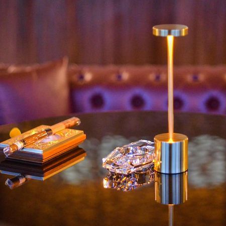 Century Marina Hotel - Lusail Екстериор снимка The table lamp