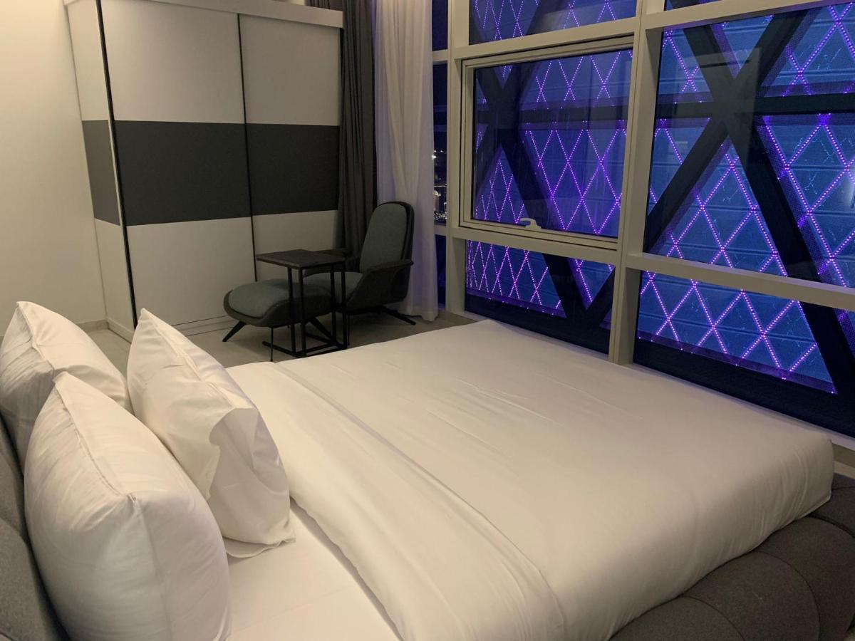 Century Marina Hotel - Lusail Екстериор снимка A bedroom at the hotel