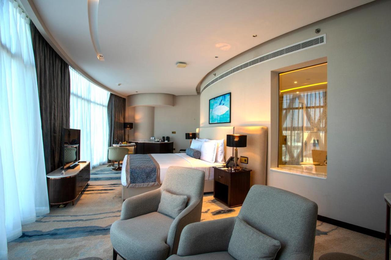 Century Marina Hotel - Lusail Екстериор снимка A suite at the hotel