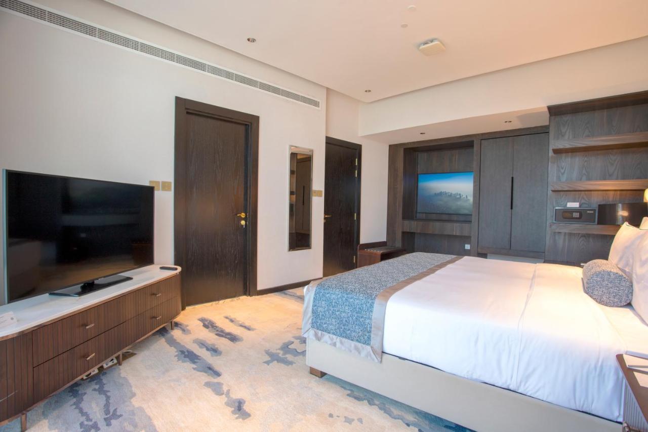 Century Marina Hotel - Lusail Екстериор снимка A bedroom at the hotel