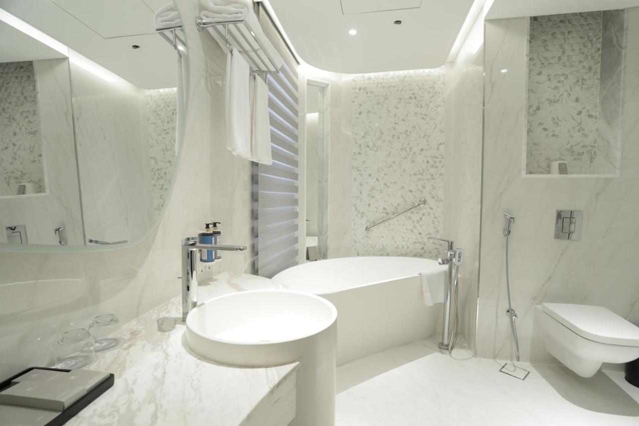 Century Marina Hotel - Lusail Екстериор снимка Bathroom