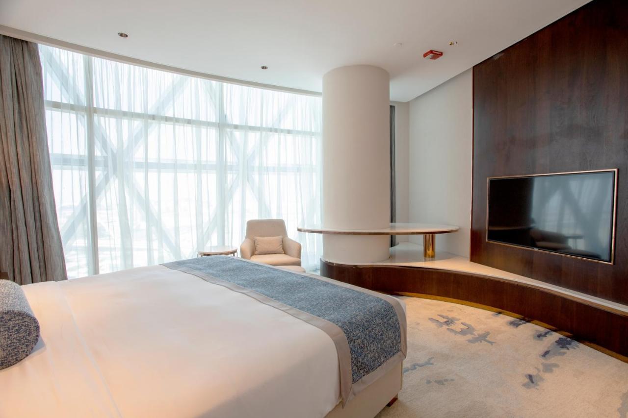 Century Marina Hotel - Lusail Екстериор снимка A bedroom at the hotel