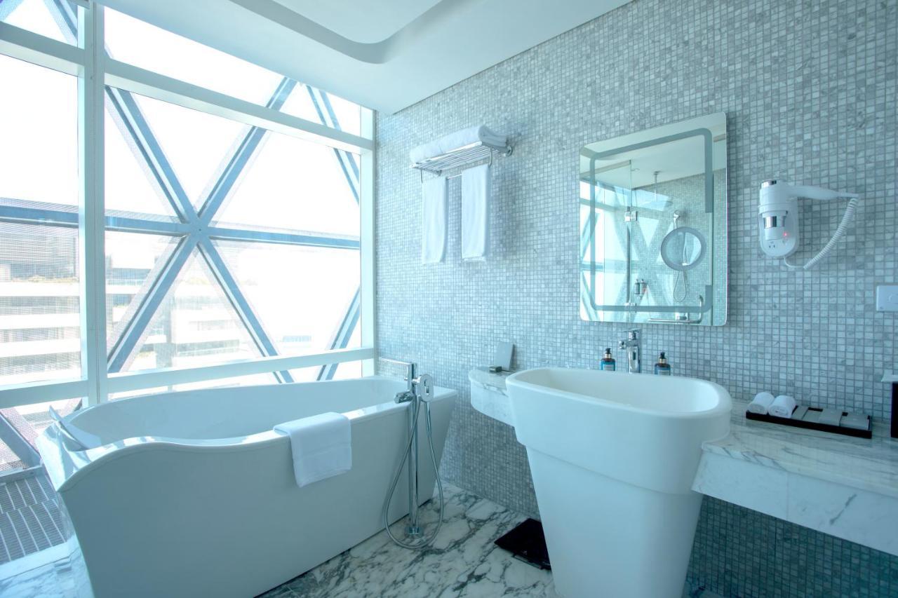 Century Marina Hotel - Lusail Екстериор снимка Bathroom