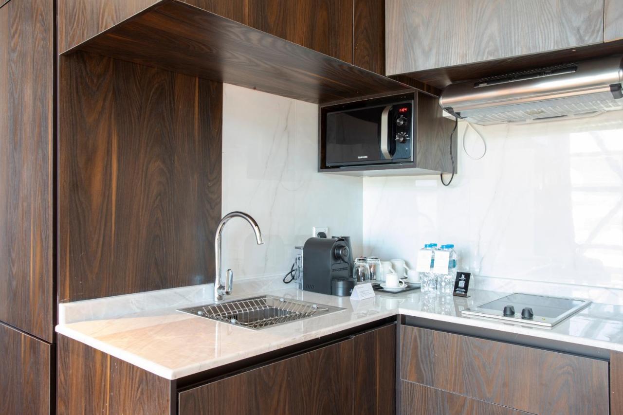 Century Marina Hotel - Lusail Екстериор снимка A kitchen in a hotel