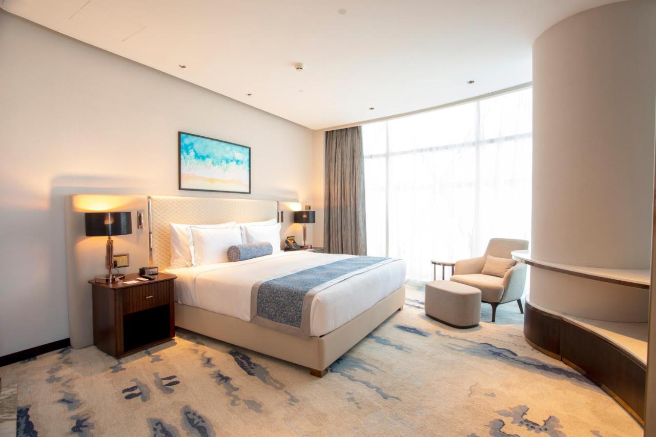 Century Marina Hotel - Lusail Екстериор снимка A bedroom at the hotel