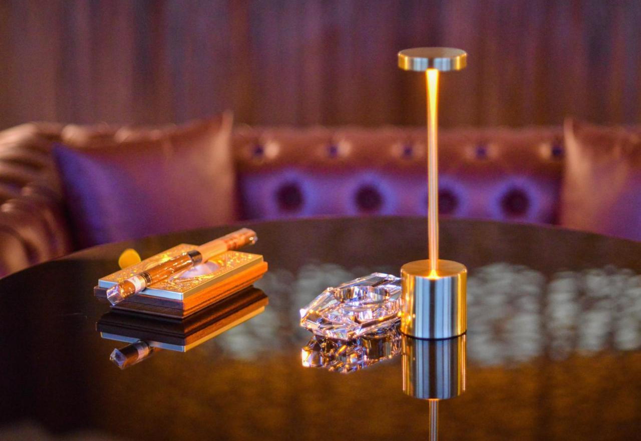 Century Marina Hotel - Lusail Екстериор снимка The table lamp