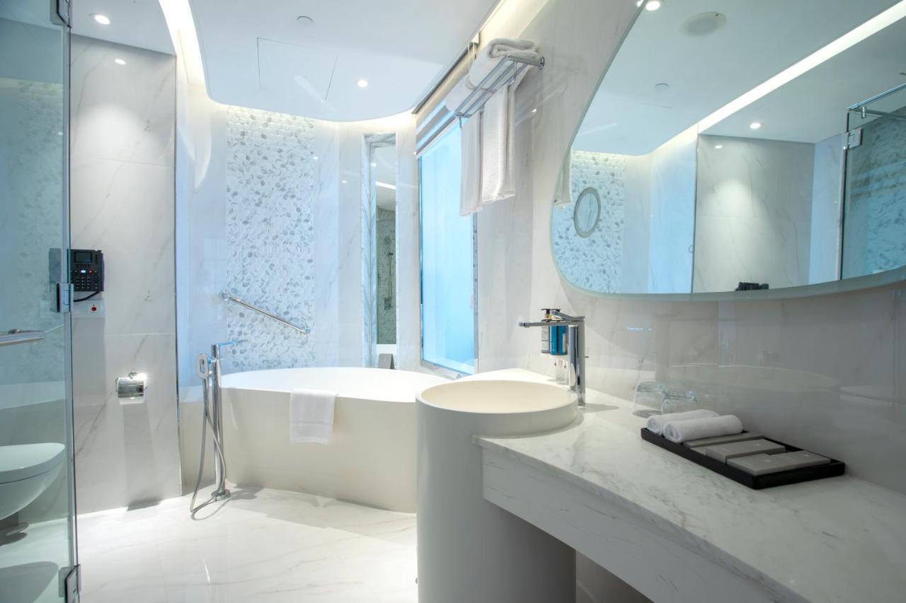 Century Marina Hotel - Lusail Екстериор снимка Bathroom